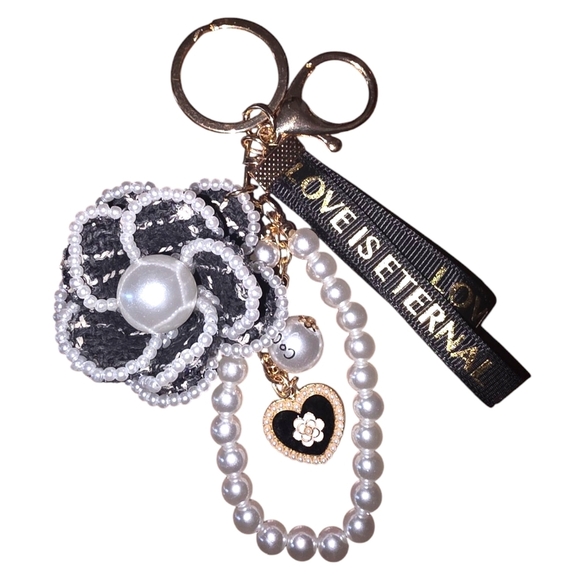 No brand Accessories - Elegant Black and White Keychain with Pearl Accents